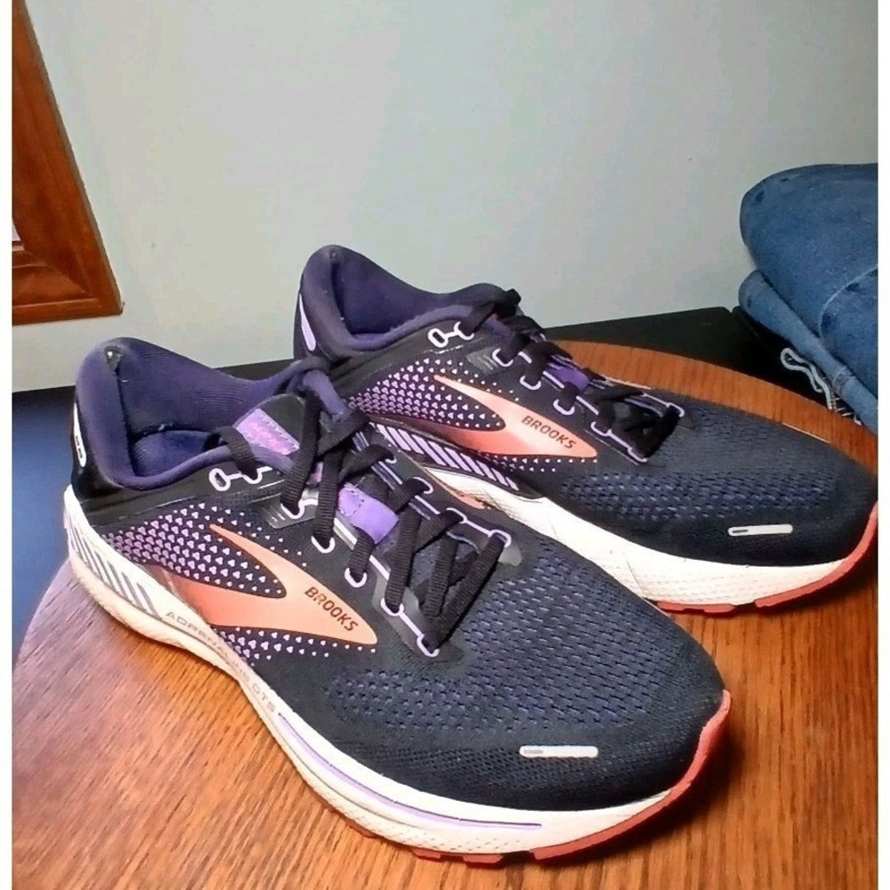 Brooks Adrenaline GTS 22 Women's Sneakers Running Shoe Size 9 Navy‎ Purple Gym